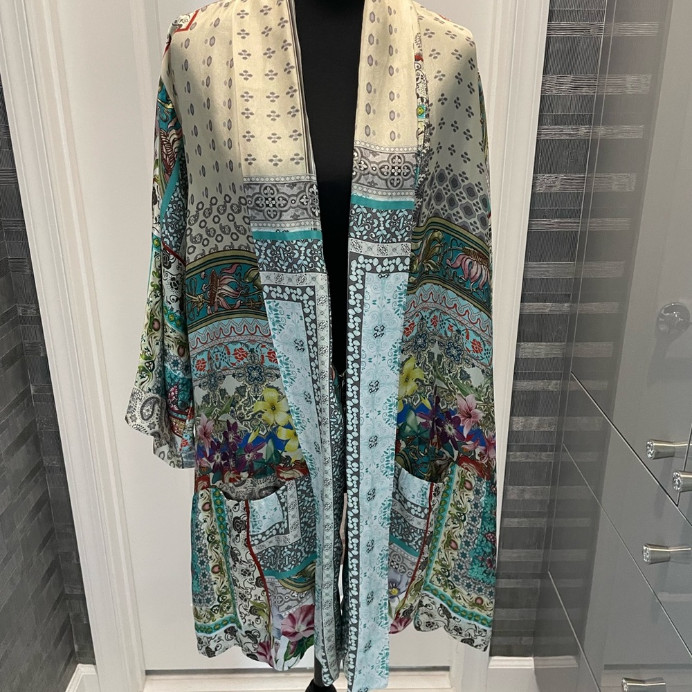 Johnny Was, 100% silk Floral Patterned Kimono